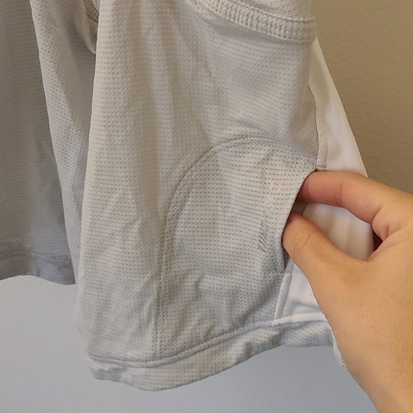 Under Armour XS Heat Gear White & Gray Tank - Picture 7 of 7